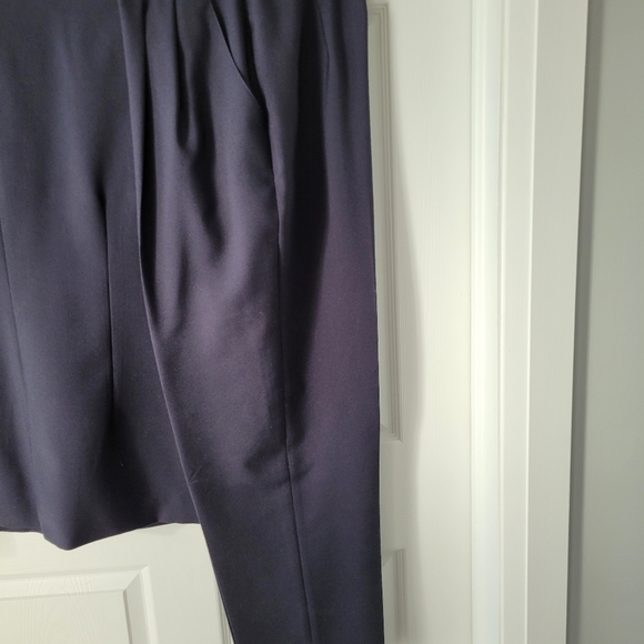 Haggar Navy blue 2 pce pant suit - Picture 6 of 16